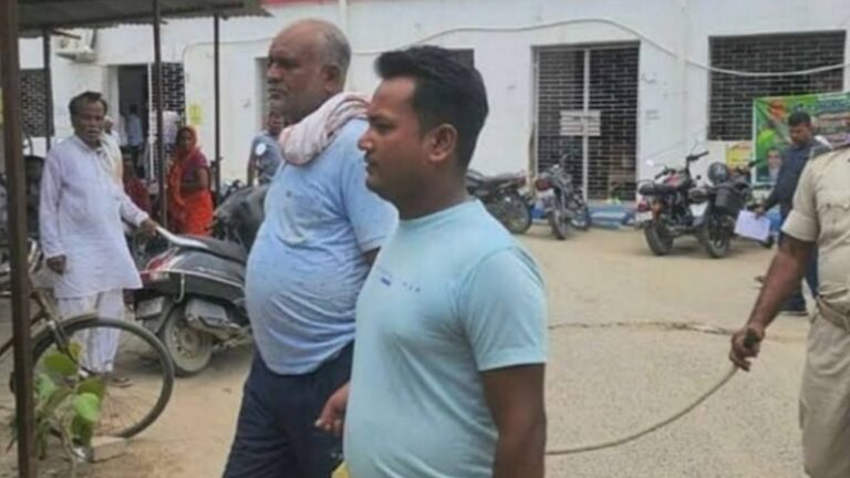 बिहार: अवैध शराब के खिलाफ मुखबिरी करने वालों की सरेआम तलवार से हत्या — ‘मलमलिया कांड’ से दहशत