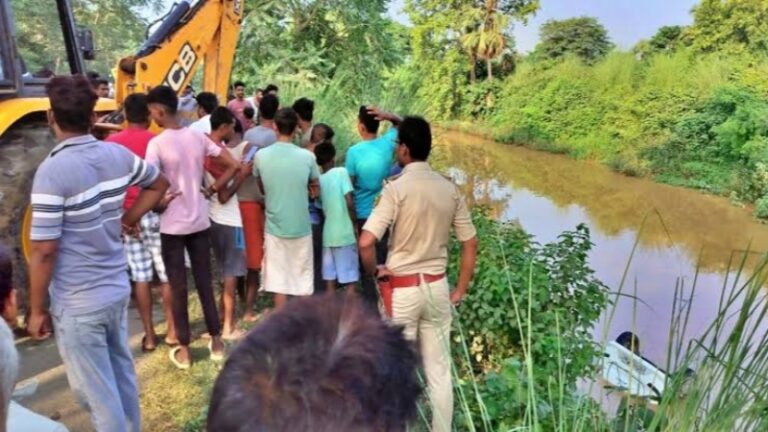 पटना में कार नहर में गिरी, 3 महिलाओं की मौत: क्या हमारी सड़कों की बनावट ही बन रही है मौत का कारण?