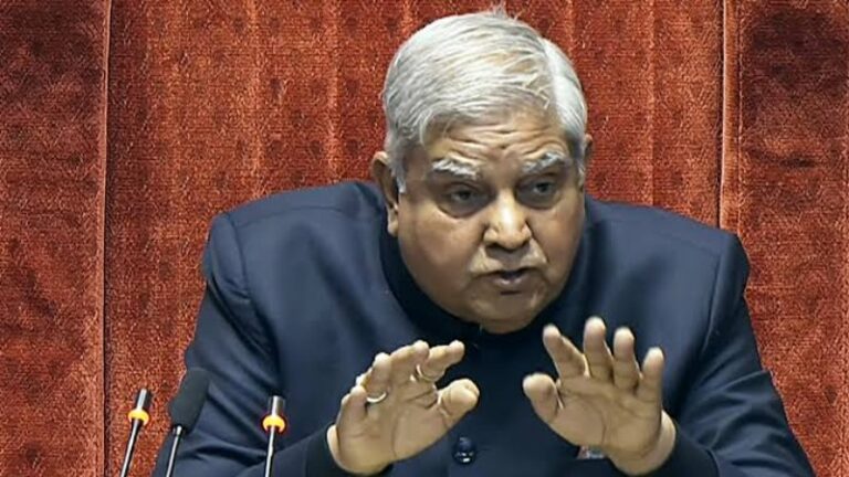 धनखड़ का इस्तीफा: बीमारी की आड़ या सियासी ऑपरेशन?