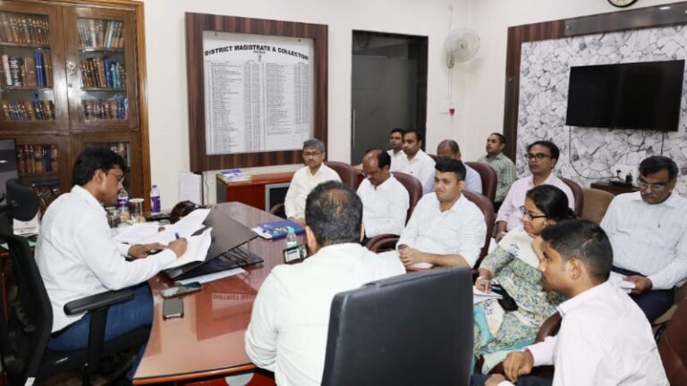 पटना में मतदाता सूची पुनरीक्षण अभियान की जोरदार तैयारी: जिलाधिकारी ने दिए दिशा-निर्देश, 1 अगस्त से शुरू होगा प्रारूप प्रकाशन