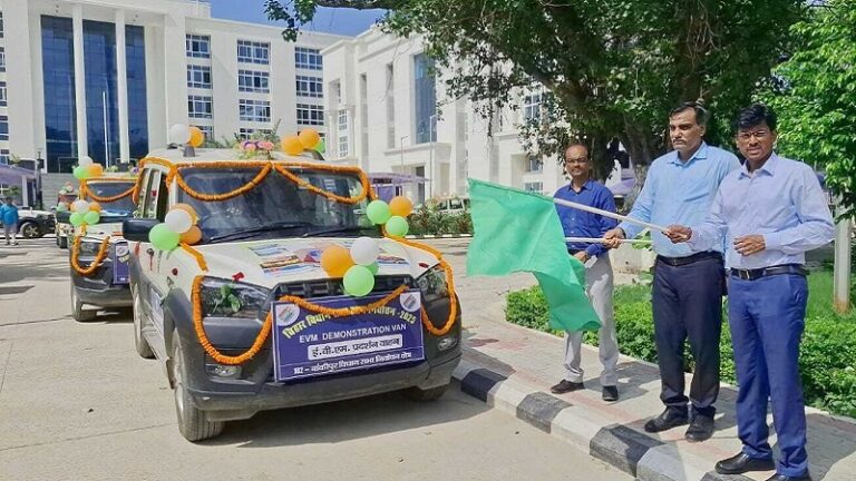 बिहार विधानसभा चुनाव की तैयारी तेज़, ईवीएम जागरूकता वाहनों को मिली हरी झंडी