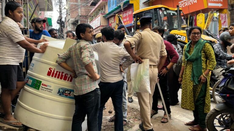 पटना में लगातार तीसरे दिन चला अतिक्रमण हटाओ विशेष अभियान, ६७००० जुर्माना वसूला