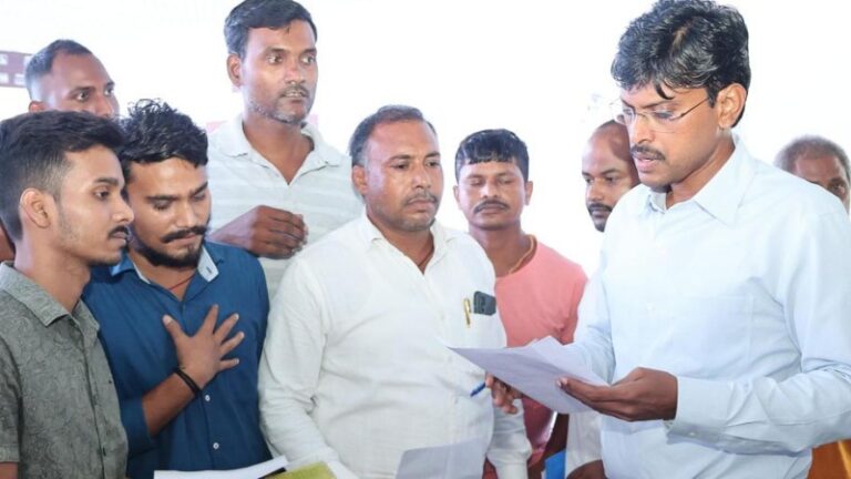 पटना जिला जनता दरबार में 83 मामलों की सुनवाई, कई मामलों का मौके पर हुआ समाधान