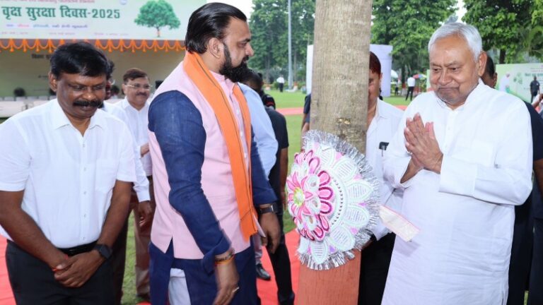 रक्षाबंधन पर बिहार के नेताओं ने भाई बहन के रक्षा बंधन त्योहार धूमधाम से मनाया