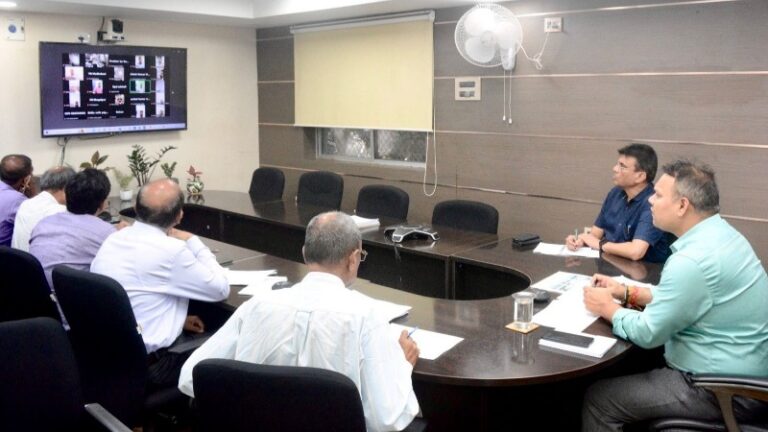 बुडको एमडी ने विकास योजनाओं की समीक्षा, कार्य में तेजी लाने के निर्देश