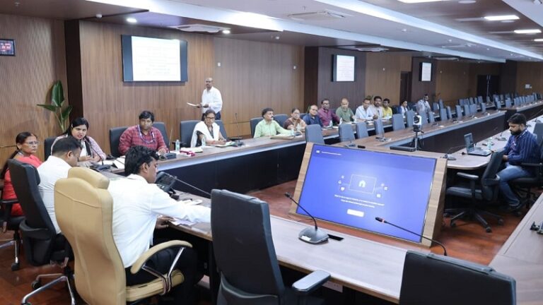 नेताजी सुभाषचन्द्र बोस आवासीय छात्रावास समिति की बैठक, डीएम ने दिए कड़े निर्देश