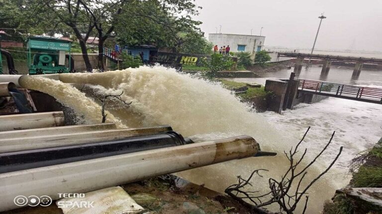 तीव्र बारिश के बीच पटना में युद्धस्तर पर जलनिकासी, 40 से अधिक शिकायतों का हुआ तत्काल निस्तारण