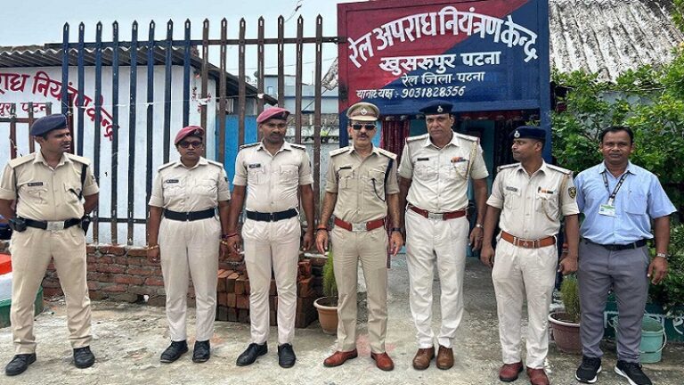 खुसरूपुर स्टेशन पर रेल एसपी का औचक निरीक्षण, सुरक्षा व्यवस्था की समीक्षा