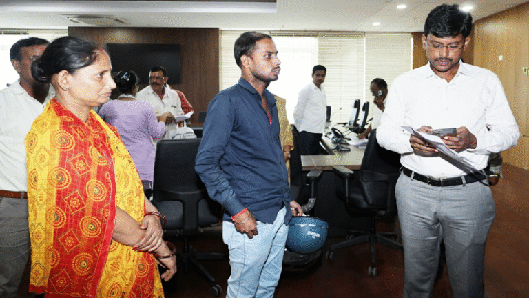 पटना समाहरणालय में जिला जनता दरबार, जिलाधिकारी ने सुनी 60 परिवादियों की समस्याएं