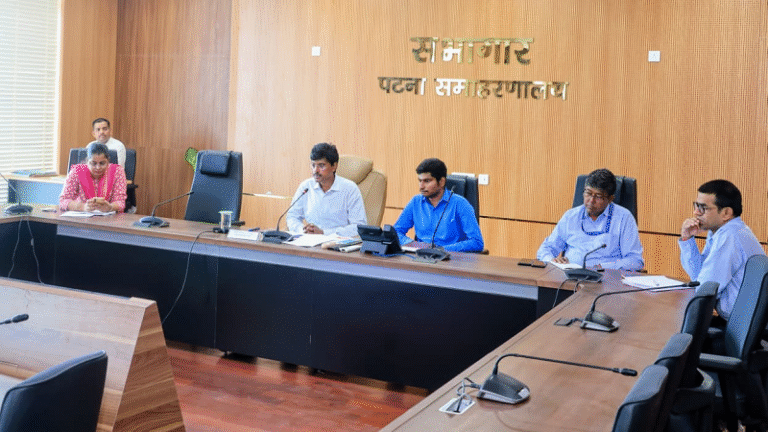 जिलाधिकारी डॉ. त्यागराजन एस.एम. ने की लोक शिकायत निवारण एवं आरटीपीएस की गहन समीक्षा