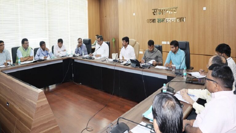 बिहार विधानसभा चुनाव 2025: पटना डीएम ने 21 कोषांगों की समीक्षा की, निष्पक्ष एवं भयमुक्त चुनाव कराने का संकल्प