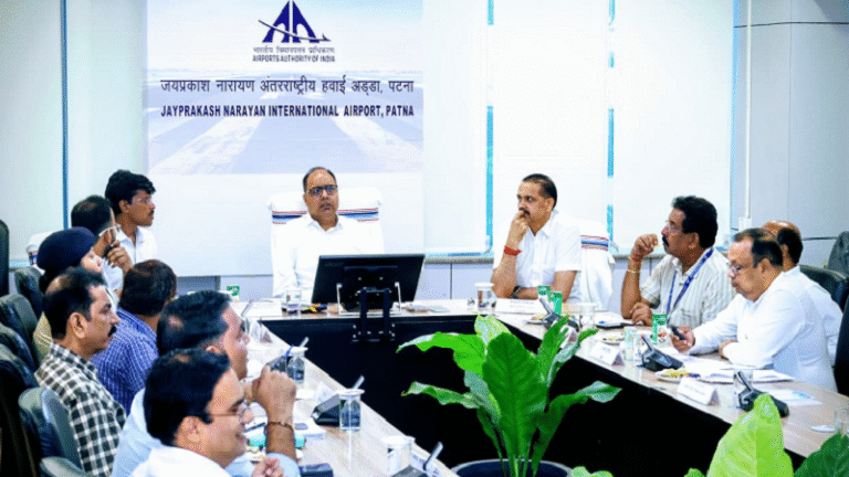 पटना हवाई अड्डा पर सुरक्षित एयर ट्रैफिक सर्वोच्च प्राथमिकता : आयुक्त डॉ. चन्द्रशेखर सिंह