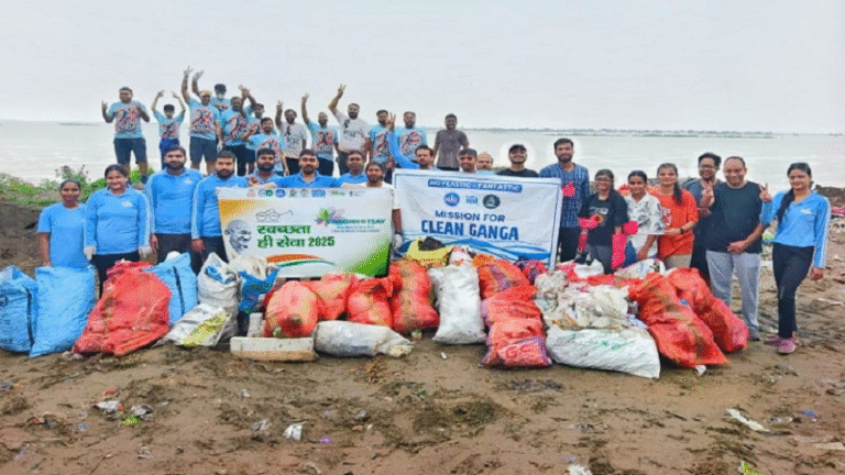 पटना गंगा घाट पर चला “नो प्लास्टिक फैंटास्टिक” अभियान, 356 किलो कचरा एकत्र