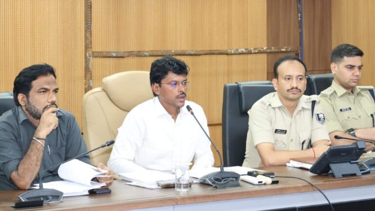 छठ महापर्व पर सभी घाटों पर चलेगा मतदाता जागरूकता अभियान: जिलाधिकारी पटना