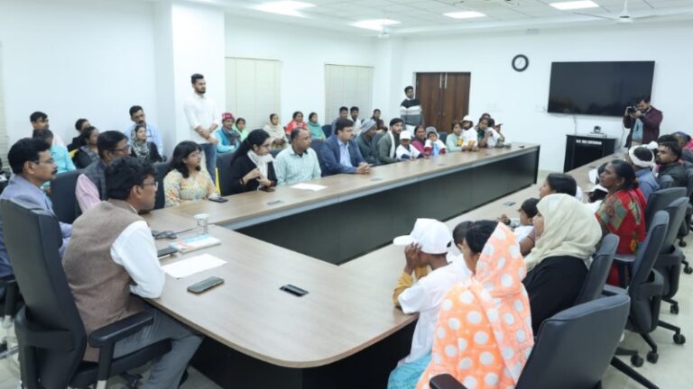 पटना को मूक-बधिर मुक्त बनाने का संकल्प: डीएम त्यागराजन एसएम ने 17 बच्चों को कोक्लियर इम्प्लांट सर्जरी के लिए कानपुर रवाना किया