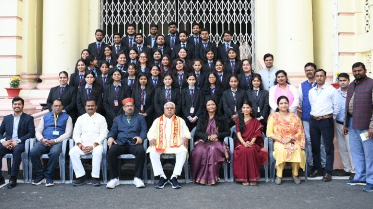 संसदीय कार्यवाही के साक्षी बने एमिटी यूनिवर्सिटी के छात्र; अध्यक्ष डॉ. प्रेम कुमार ने बढ़ाया मनोबल