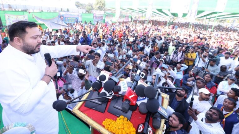 गुरु रविदास जयंती समारोह में गरजे तेजस्वी, बोले— “संविधान कमजोर करने की साजिश के खिलाफ रहना होगा सजग