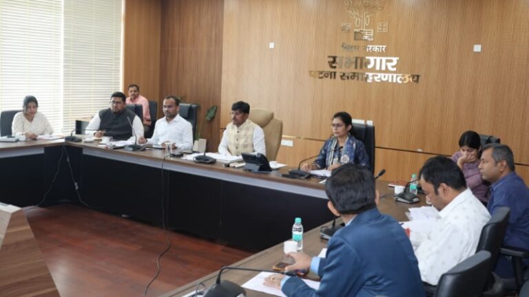 पटना में विकास की रफ्तार: जिलाधिकारी डॉ. त्यागराजन एस.एम. ने की 30 बड़ी परियोजनाओं की समीक्षा