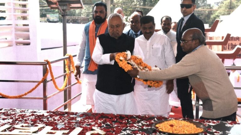 मुख्यमंत्री नीतीश ने देशरत्न डॉ. राजेंद्र प्रसाद को 63वें निर्वाण दिवस पर भावभीनी श्रद्धांजलि दी