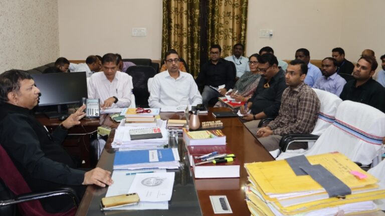 राजस्व मंत्री विजय सिन्हा का सख्त संदेश: लापरवाही पर नपेंगे अधिकारी, पटना के अंचलों में 26 अफसरों की टीम ने बोला धावा