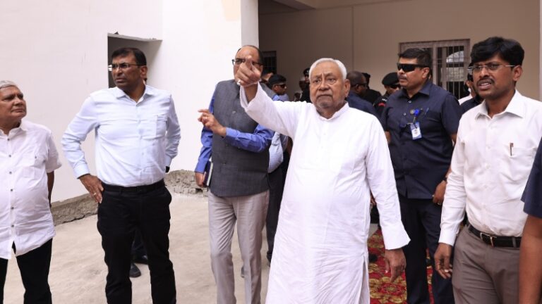 मुख्यमंत्री नीतीश कुमार ने बख्तियारपुर में विकास योजनाओं का लिया जायजा; कनेक्टिविटी और शिक्षा पर विशेष जोर