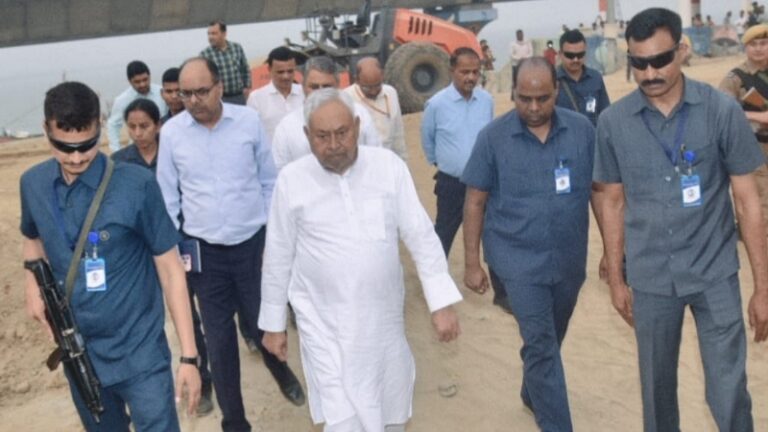 जे.पी. गंगा पथ से सुगम होगा पटना का सफर: मुख्यमंत्री नीतीश कुमार ने निर्माण कार्यों का किया औचक निरीक्षण