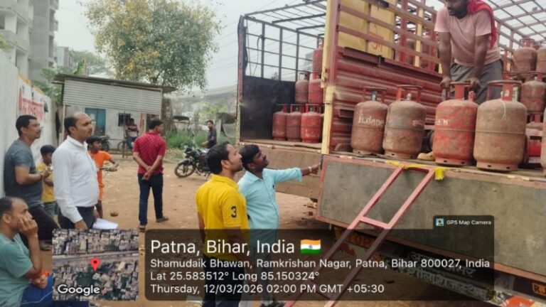 पटना में गैस की कालाबाजारी पर डीएम त्यागराजन एसएम सख्त: 28 धावा दल तैनात, 4 एफआईआर दर्ज