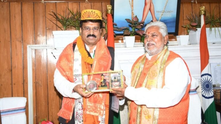 बिहार विधानसभा अध्यक्ष डॉ. प्रेम कुमार ने नवनिर्वाचित राज्यसभा सांसद शिवेश कुमार का किया अभिनंदन
