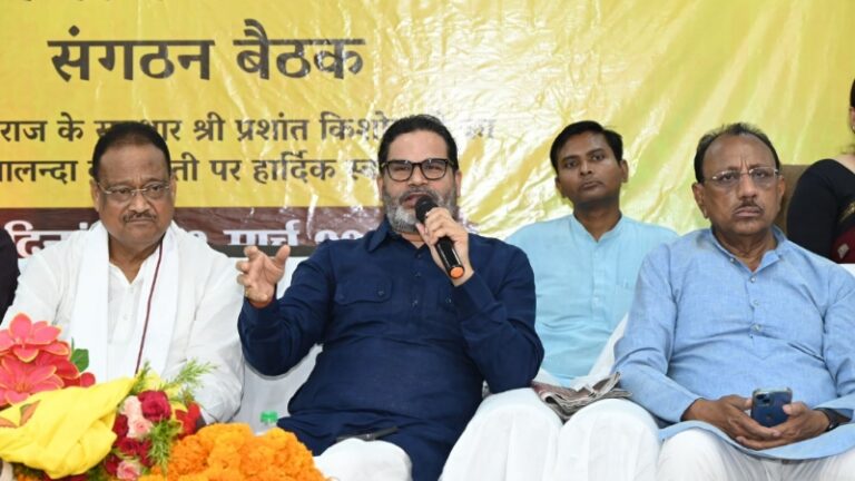 प्रशांत किशोर का तीखा हमला: “बिहार के बच्चे मजदूरी को मजबूर, और नेताओं के बेटे “ताज’ की तैयारी में”