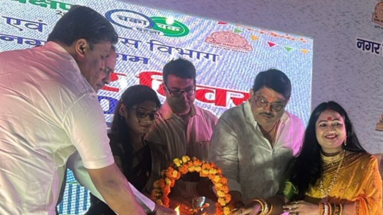 बिहार दिवस 2026: पटना नगर निगम के मंच पर गूंजी लोकगीतों की तान, स्वच्छता का दिया संदेश