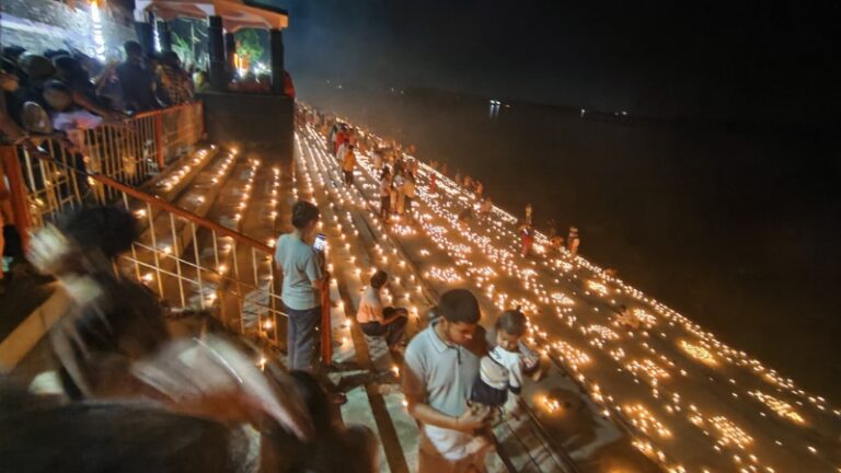 21,000 दीपों की लौ से जगमगाया फतुहा का ऐतिहासिक कटैयाघाट: रामनवमी पर उमड़ा जनसैलाब, सामूहिक हनुमान चालीसा से गूंजा तट