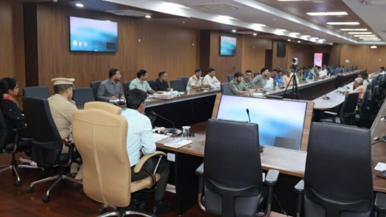 पाटलिपुत्र बस टर्मिनल (PBT) में बेहतर होंगी यात्री सुविधाएं, डीएम ने दिए अतिक्रमण हटाने और अवैध पार्किंग पर कड़ी कार्रवाई के निर्देश
