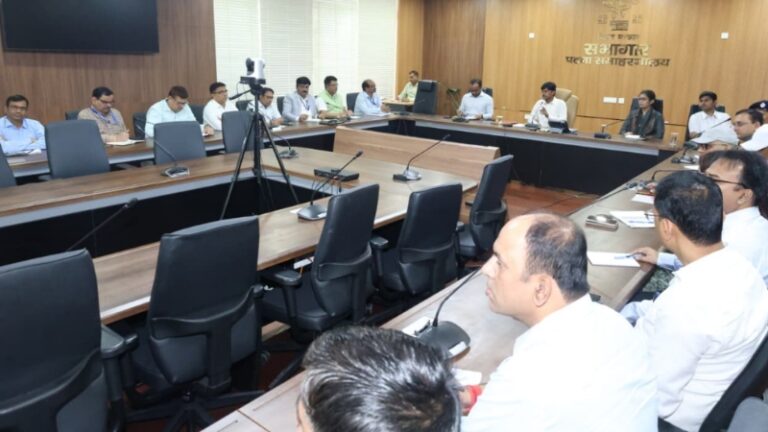 पटना में गैस की किल्लत और कालाबाजारी पर जिलाधिकारी डॉ. त्यागराजन् एस.एम. का कड़ा रुख: ‘मिशन मोड’ में पीएनजी कनेक्शन देने का निर्देश