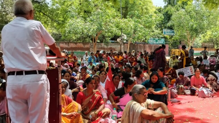 आंगनवाड़ी कार्यकर्ताओं का दिल्ली में हुंकार: जंतर-मंतर पर उमड़ा बिहार की सेविकाओं और सहायिकाओं का सैलाब
