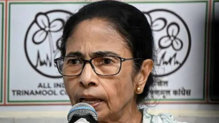 हार के बाद ममता बनर्जी का इस्तीफा देने से इनकार, क्या बर्खास्तगी की बढ़ेगी राह?