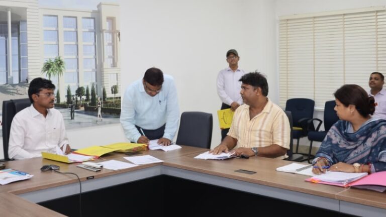 संभावित बाढ़ और जल-जमाव से निपटने को पटना जिला प्रशासन मुस्तैद, डीएम डॉ. त्यागराजन एस.एम. ने दिए ‘मिशन मोड’ में काम करने के निर्देश