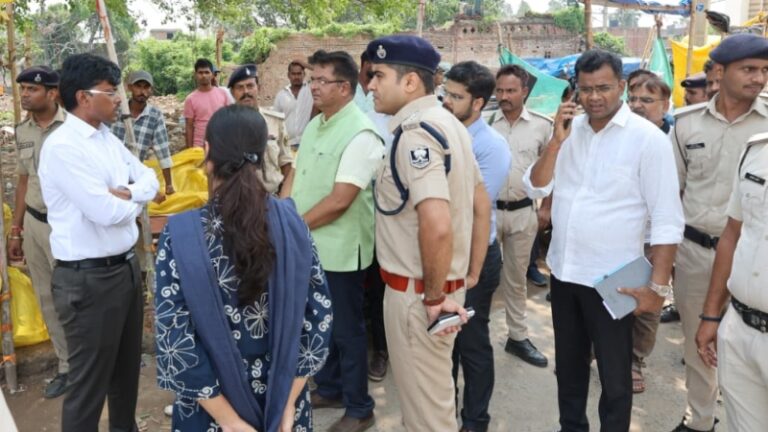 बाढ़ उमानाथ घाट के सामने गंगा नदी में नाव पलटने से ३ की मौत, ४ लापता