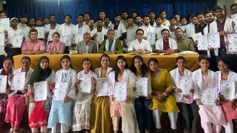 हेल्थ इंस्टिच्युट के दीक्षांत समारोह में 72 छात्र-छात्राओं को मिली उपाधि