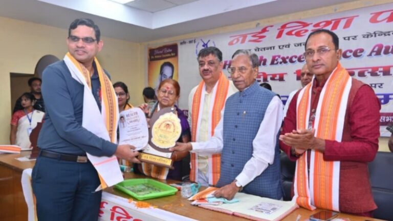 चिकित्सक धरती के भगवान, सेवा को व्यवसाय बनने से बचाना होगा” — नई दिशा परिवार के समारोह में गूंजी आवाज