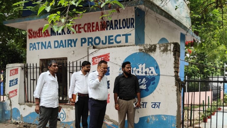 पटना: न्यू मार्केट में जलजमाव के स्थायी समाधान के लिए बनेगा मास्टर प्लान, अधिकारियों ने किया संयुक्त निरीक्षण