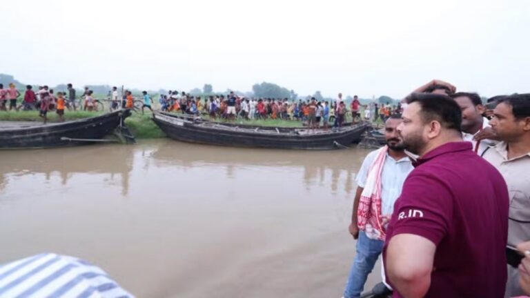राघोपुर में गंगा के बढ़ते जलस्तर से तबाही की आशंका: तेजस्वी यादवने कटावग्रस्त क्षेत्रों का लिया जायजा