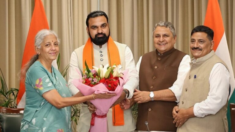 दिल्ली दौरे पर सीएम सम्राट चौधरी: सीतारमण और जयशंकर से की बिहार के जल-बजट मुद्दों पर चर्चा, विनोद तावड़े को दी बधाई