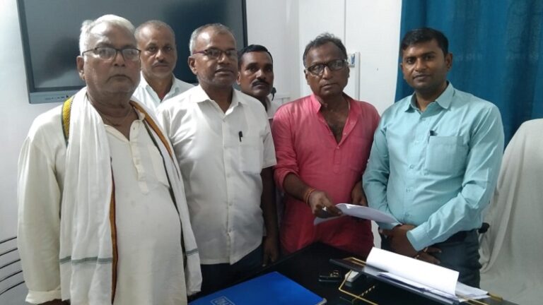 खुसरूपुर में 20 सूत्री मांगों को लेकर भाकपा का एक दिवसीय धरना-प्रदर्शन, बीडीओ को सौंपा ज्ञापन