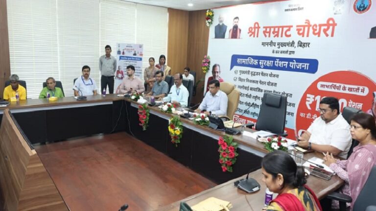 पटना में ‘पीएम सूर्य घर: मुफ्त बिजली योजना’ की समीक्षा: रोजाना 150 सोलर पैनल लगाने का लक्ष्य, बैंक बिना वजह न खारिज करें लोन आवेदन
